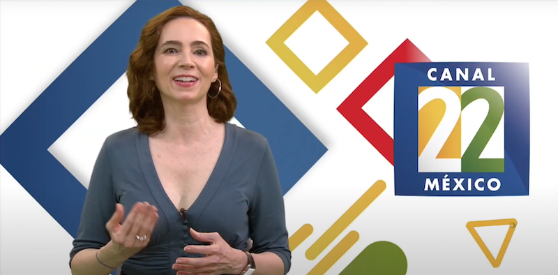 White background with a few rhombuses. In front of it, Orissa Castellanos stands and smiles. Next to her the Canal 22 logo.