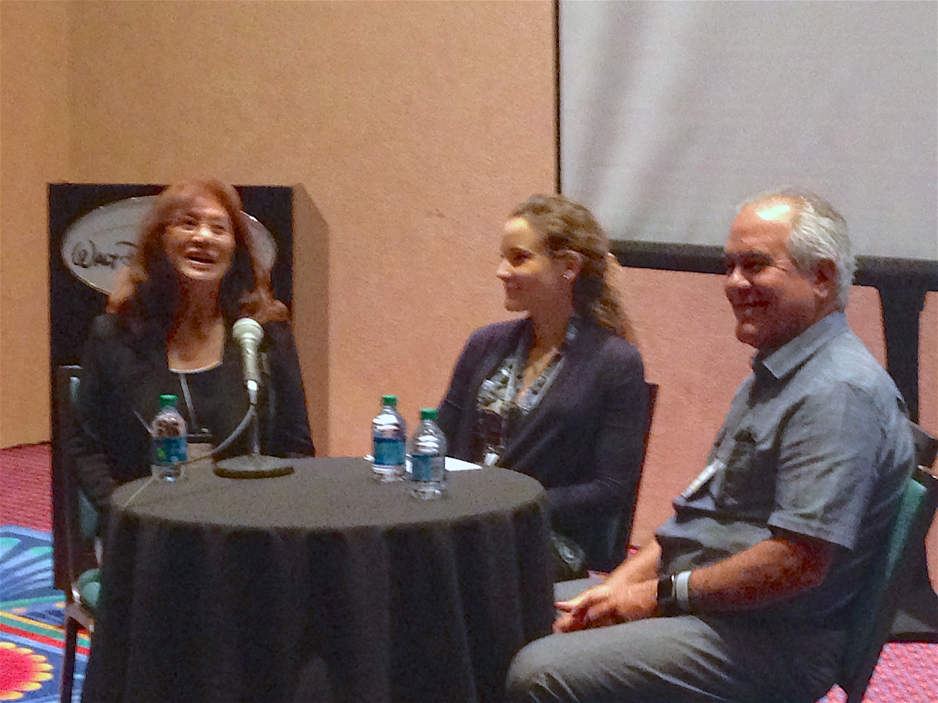 Maria Teresa Velasco, Nydia Marsella and Alejandro Parisca seated around a table.