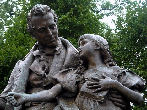 A sculpture portraying Thomas Hopkins Gallaudet teaching Alice Cogswell the manual letter